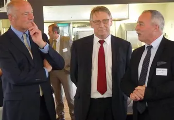 De gauche à droite Alain Rousset, Gérard Vandenbroucke (président de la Région Limousin) et Dominique Graciet (président de la CRA ALPC).