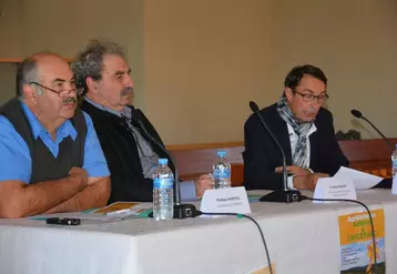 De gauche à droite : Philippe Monteil, co-président de l’Adeeparc, Francis Wolff, professeur émérite de l’École Normale supérieure, et Jean-Philippe Viollet, co-président de l’Adeeparc.