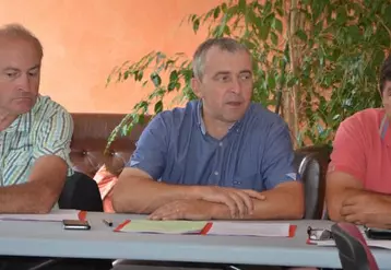 De gauche à droite : Patrick Escure, vice-président du Sidam, Patrick Bénézit et Didier Ramet, secrétaire général de la Chambre d’agriculture de la Nièvre.