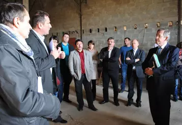Lors de la visite, le président de la FRSEA Limousin Daniel a détaillé les principaux sujets de préoccupation des agriculteurs.