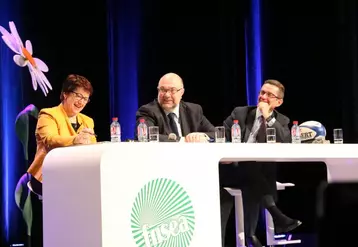 Christiane Lambert, présidente de la FNSEA, Stéphane Travert, ministre de l’Agriculture, et Jérôme Despey, secrétaire général de la FNSEA.