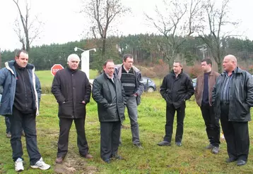 De gauche à droite : Fabien Anglade (JA 43), Serge Mouchet (conseiller général de Saugues); Laurent Duplomb (Ch. Agriculture 43), André Chevalier (FDSEA 48), Yannick Fialip (FDSEA 43), Mickaël Vacher (JA 43) et Gilbert Bros (Ch. Agriculture 43).