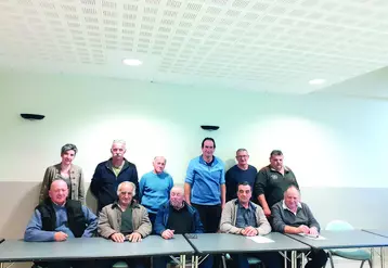 Le conseil d'administration du Syndicat des éleveurs de Chevaux Lourds de Haute-Loire autour du président Vincent Faure.
