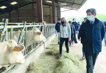 Julien Denormandie, Ministre de l'agriculture visite une exploitation en bovins viande dans le Puy-de-Dôme.