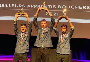 Les trois lauréats du concours du meilleur apprenti boucher de France.