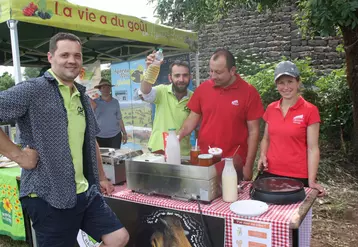 L’équipe des JA mobilisée au Gaec des Gognes