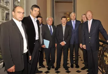 De gauche à droite : Jean-Julien Deygas, Laurent Wauquiez, (cachés Michel Queille, Patrick Bénézit),
Alain Marleix, Jacques Chazalet, Michel Barnier, Jean Michel Lemétayer et Brice Hortefeux.