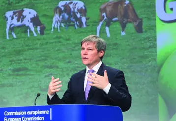 La commissaire Dacian Ciolos lors de la conférence de presse après l’accord du 26 juin sur la réforme de la PAC.