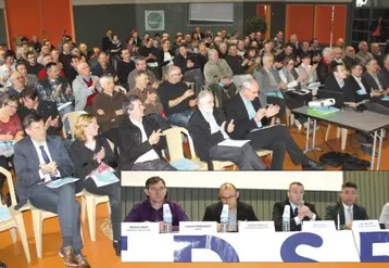 Plus de 150 personnes ont participé au congrès de la FDSEA le 14 mars à St Germain Laprade.