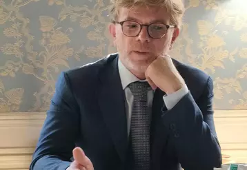 Marc Fesneau, ministre de l'Agriculture et de la Souveraineté alimentaire depuis le 20 juin 2022. Député du Loir-et-Cher.  Marc Fesneau dans son bureau à l'hôtel de Villeroy, en juillet 2022.