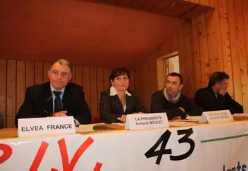 Evelyne Boulet entourée par J.P Duclos, A.Barthélémy et D.Hugoni.
