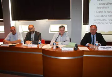 De gauche à droite : Gilbert Guignand, François Gorieu, Michel Chouvier et laurent Duplomb.