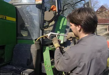 Au 1er novembre 2011, tous les tracteurs agricoles rouleront au GNR.