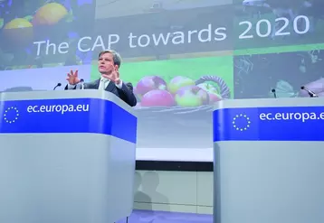 Dacian Ciolos commissaire européen à l'agriculture et au développement rural.