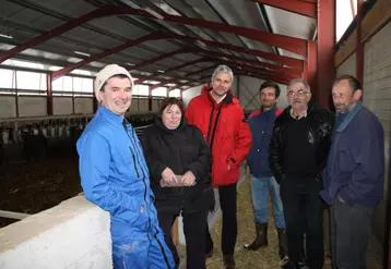 Laurent Wauquiez a visité le Gaec de la Romaine et a échangé avec quelques agriculteurs de St Julien Chapteuil.