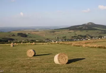 La commission agricole diffusera prochainement un document d’alerte en vue de sensibiliser les futurs cédants au problème de la reprise de leur exploitation.