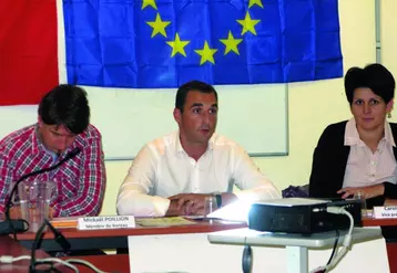 Mickael Poillion (à gauche), membre du bureau des JA et spécialiste des questions de marché, Jean-Michel Schaeffer (au centre), président des JA, et Carole Doré, vice-présidente des JA, ont exprimé le sentiment des jeunes agriculteurs et énumérer des pistes pour améliorer les propositions législatives de la Commission du 12 octobre.
