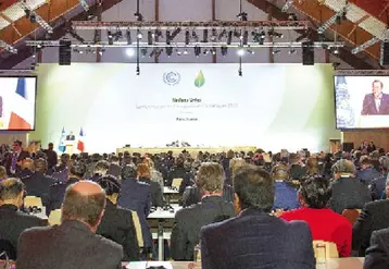 Les délégations, au Bourget, lors de l'ouverture, par Ban Ki-moon (secrétaire générale des Nations unies) de la conférence COP 21.