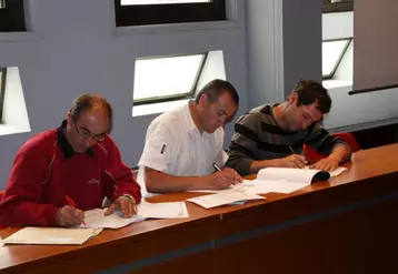 Les premières adhésions à l’Association des Producteurs de Lait de Montagne (APLM) à l’instar du président Yannick Fialip.