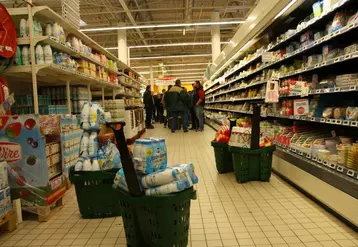 Dans le bassin du Puy, les producteurs de lait de la FDSEA-JA ont conduit leur action dans les enseignes Auchan et Casino.