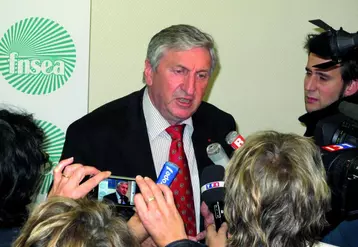 Jean Michel Lemétayer était président de la FNSEA, le syndicat agricole majoritaire depuis 2001.
Il quittera cette place le 16 décembre 2010.