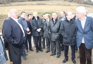 Les Préfets, responsables agricoles, élus locaux et départementaux, les responsables de l’ADEME Auvergne, de la DDT et la DRAF, ont participé à la visite de cette unité de méthanisation.