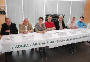 Les responsables du Service de Remplacement, de l’ADGEA et d’Aide Agri 43 avec le président de la FDSEA.