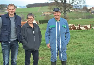 Le Gaec Grégoire à Aveize dans les monts du Lyonnais a accueilli sur son exploitation un groupe d’éleveurs laitiers lors des journées énergisantes du BTPL.