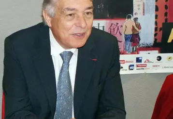 André Marcon œuvre pour le maintien d'une activité économique et touristique au sein de ces territoires.