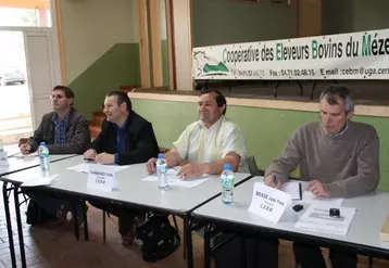 Eric Gravegeal, DDT, Philippe Dumas, président Sicarev, Yvon Chabannes, président CEBM et Jean-Yves Besse, directeur CEBM et directeur productions animales Sicarev.