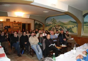 Membres de l’association et partenaires réunis au restaurant Vidal à St-Julien Chapteuil.