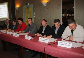 Les responsables de la FDCUMA en compagnie de Marie-Agnès Petit, conseillère générale, Laurent Duplomb, maire de St Paulien. La FDCUMA a annoncé l’embauche d’un nouvel animateur pour fin 2011.