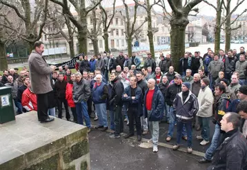 Quelques 150 producteurs devant le Tribunal au Puy.