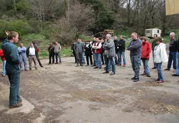 Une trentaine de participants à la journée bergerie ouverte.