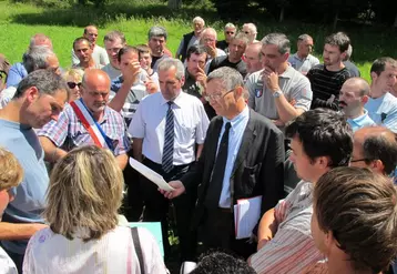 Une soixantaine d’agriculteurs des cantons de La Chaise-Dieu, et de Paulhaguet expriment leur “ras-le-bol”…