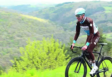 À cinq semaines du Tour de France, Romain Bardet a rechargé ses batteries chez lui, à Brioude. Et vu le profil de la neuvième étape, le champion promet : «Ça va être sport !»