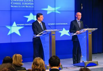 Jose Manuel Barroso (à gauche), président de la Commission européenne, et Herman van Rompuy, président du Conseil européen, lors de la conférence de presse du 23 novembre, après les négociations sur le budget 2014-2020.