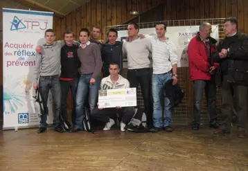 Les lycéens de Louis-Pasteur, à Lempdes, lauréats du Trophée MSA 2010 avec leur projet concernant la sécurité sur le tracteur.
