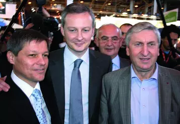 Dacian Ciolos a inauguré le 47è SIA avec Bruno Le Maire. Ils étaient accompagnés par Jean-Michel Lemétayer, président de la FNSEA.