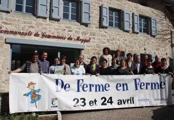 Un emblème de charme avec l’épouvantail et un slogan à retenir : «Deux jours pour découvrir le meilleur de notre terroir, le reste de l’année pour revenir !».