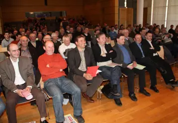 Adhérents et responsables professionnels de la FDSEA se sont rassemblés dans la salle de session du Conseil Régional.