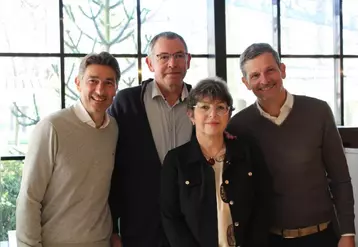 Eric Versini, directeur général de Solexia, Jean et Isabelle Simonnet et Hervé Kratiroff, président de Solexia.