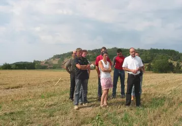 Lors de la conférence de presse sur le site.