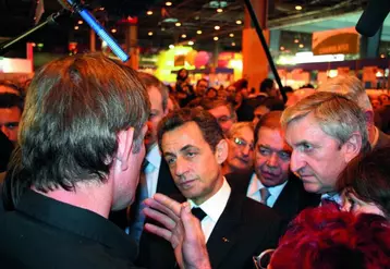 Finalement, le président de la République Nicolas Sarkozy est venu, le samedi 6 mars, en clôture du 47è SIA. Il a promis de nouvelles aides et une nouvelle approche en ce qui concerne les « contraintes » environnementales.