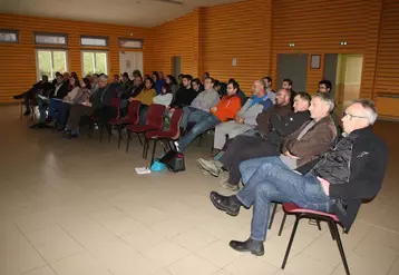 Agriculteurs et forestiers du secteur de St Christophe/Dolaizon sont venus s’informer 
sur la gestion du bois bocager.