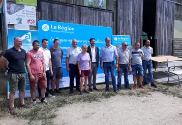 Le 13 juillet, les représentants de la Région sont venus présenter le plan d’aide pour la filière ovine  au Gaec des Ovanches.