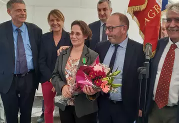 La décoration de la directrice Marie-Josée Pelletier s'est déroulée lors de l'inauguration des travaux de l'abattoir.