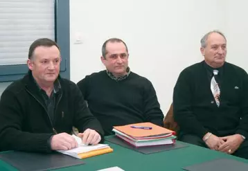 Les présidents des syndicats du Cantal, du Puy-de-Dôme et de l’Allier côte-à-côte à Lafeuillade.