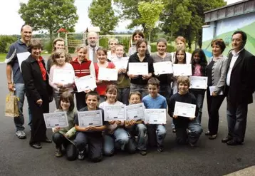 Les CM2 de Crandelles, vainqueurs du premier rallye mathématique du Cantal, ont gagné un séjour à Vulcania.