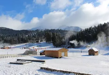 Si les gens ont toujours pu skier cet hiver, selon le directeur de la SAEM Super-Lioran développement, la station a dû réagir rapidement pour élargir son offre d’animations et de loisirs afin de satisfaire sa clientèle majoritairement familiale.